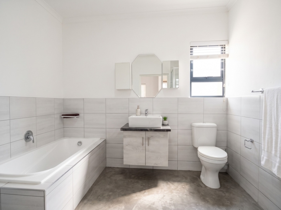 To Let 3 Bedroom Property for Rent in Golden Mile Western Cape